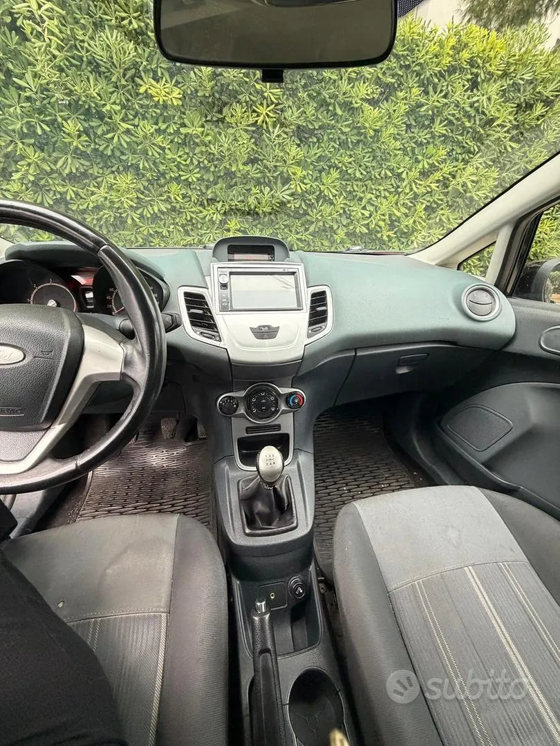 Ford Fiesta 2010 photo 5