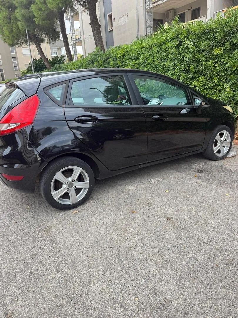Ford Fiesta 2010 photo 2