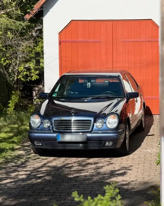Mercedes-Benz W210