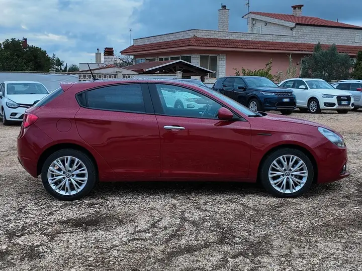 Alfa Romeo Giulietta 2017 photo 2