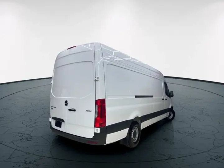 Mercedes-Benz Sprinter 2025 photo 2