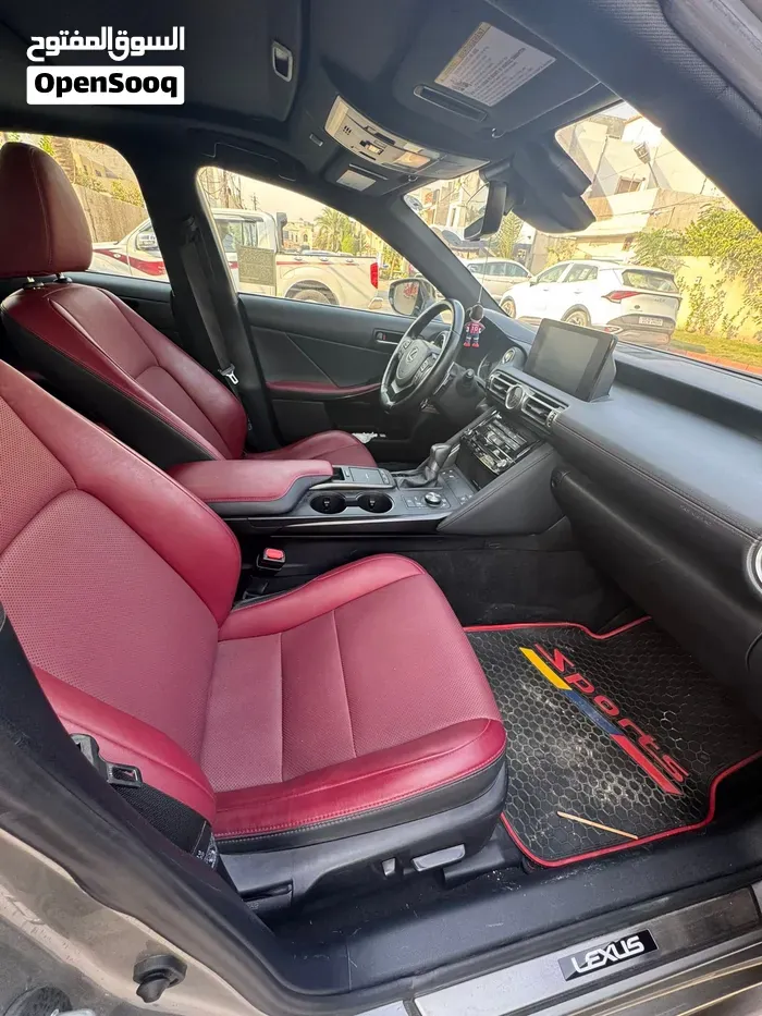 Lexus Is 300 2022 photo 3