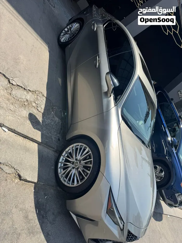 Lexus Is 300 2022 photo 2