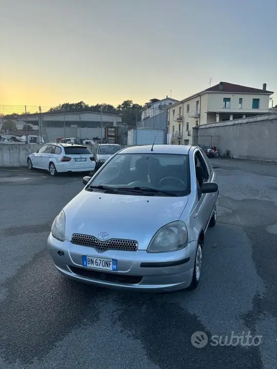Toyota Yaris 2001 photo 2