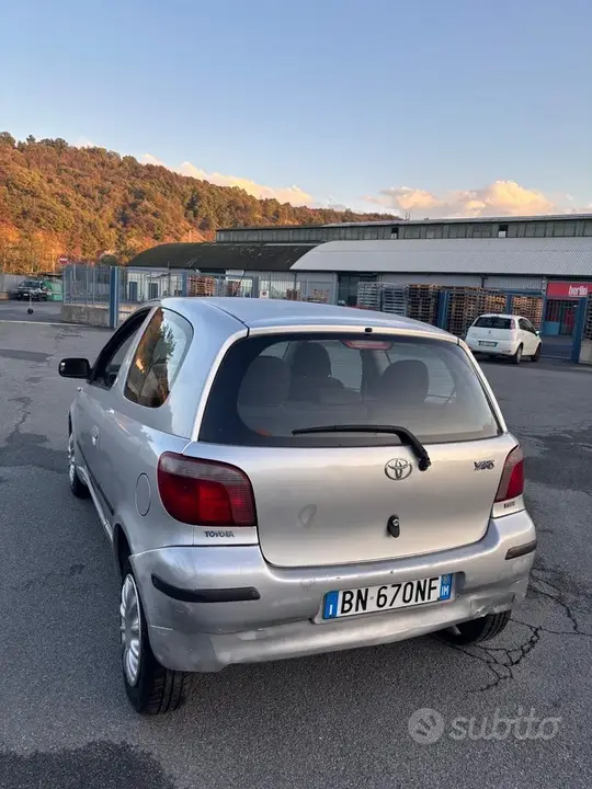 Toyota Yaris 2001 photo 3