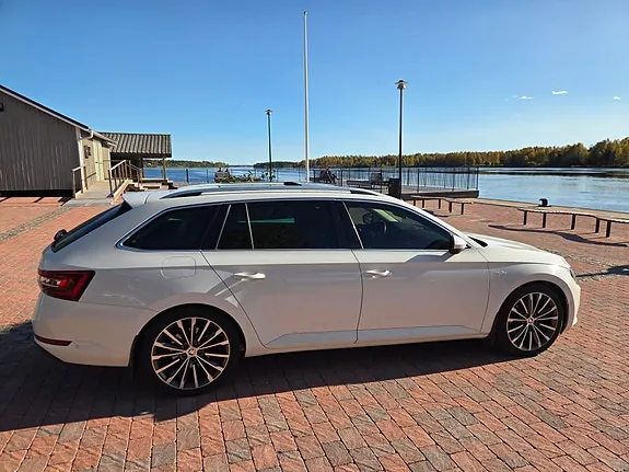 Skoda Superb 2016 photo 2