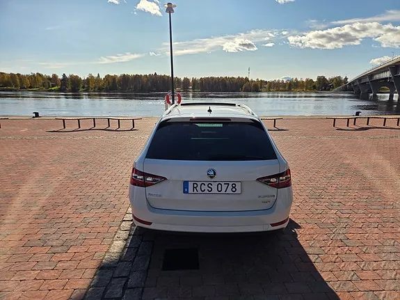 Skoda Superb 2016 photo 4