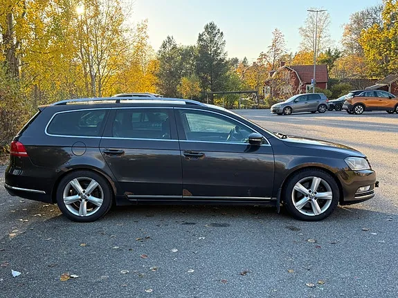 Volkswagen Passat 2012 photo 2