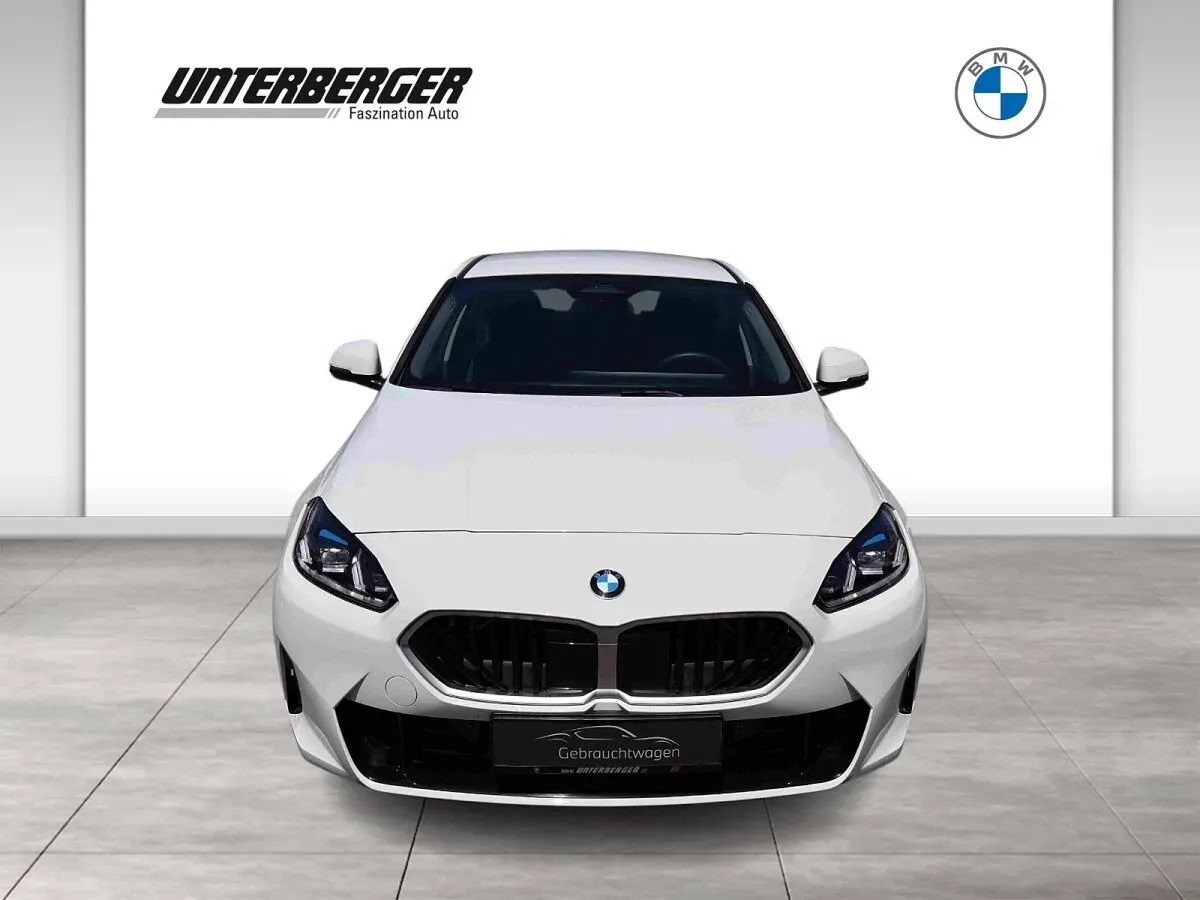 BMW 1 Series 2025 photo 2