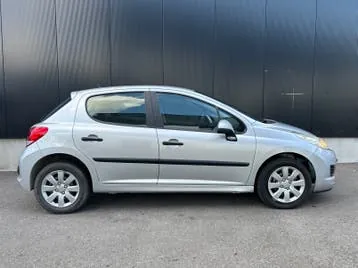 Peugeot 207 2010 photo 3