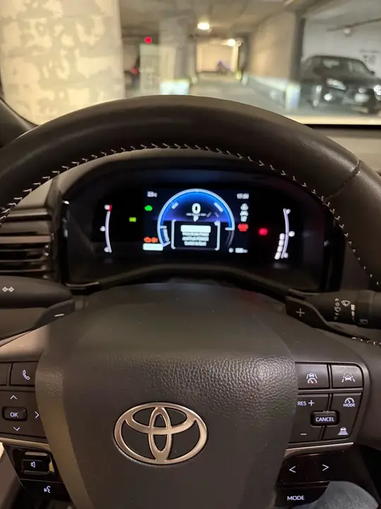 Toyota Camry 2025 photo 2