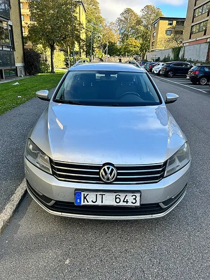 Volkswagen Passat 2011 photo 2