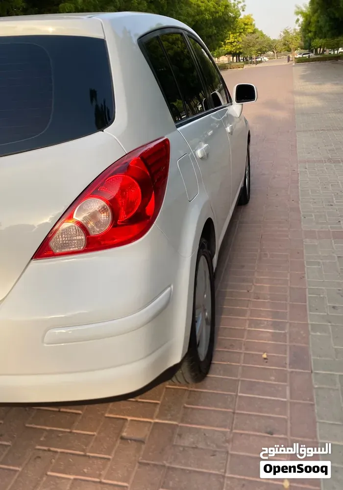 Nissan Tiida 2012 photo 4