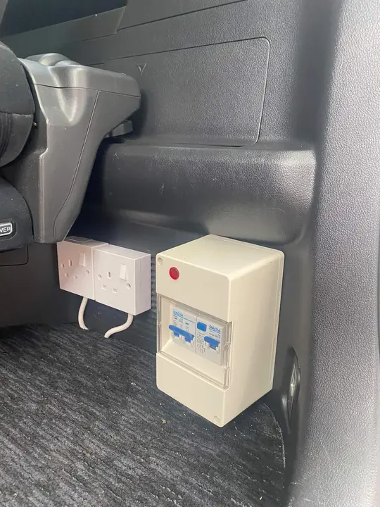 Toyota Vellfire 2009 photo 4