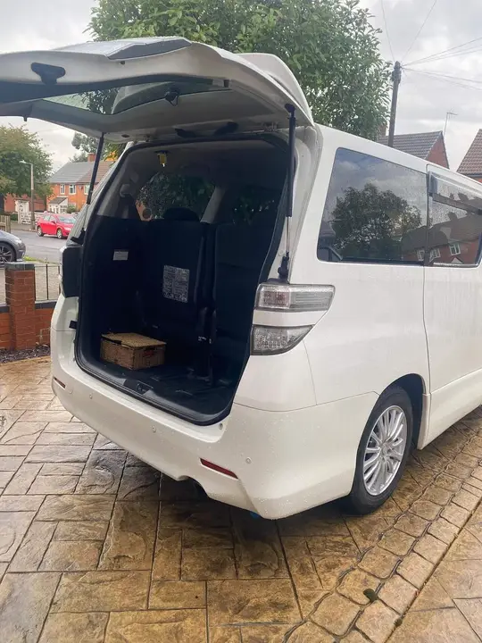 Toyota Vellfire 2009 photo 3
