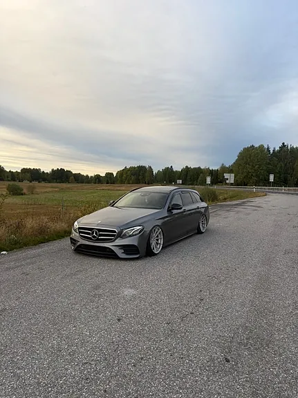 Mercedes-Benz E220 2017 photo 2