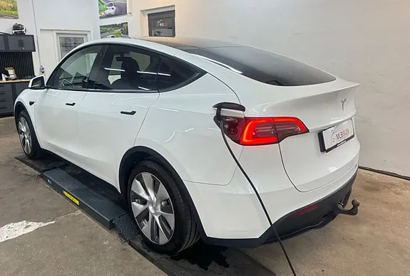 Tesla Model Y 2024 photo 2