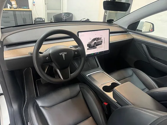 Tesla Model Y 2024 photo 4