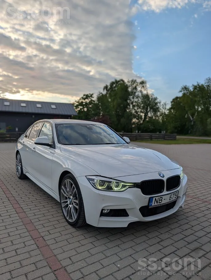 BMW F30 2016 photo 2