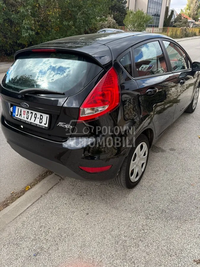 Ford Fiesta 2009 photo 2