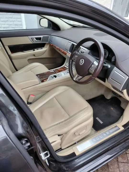 Jaguar Xf 2011 photo 3