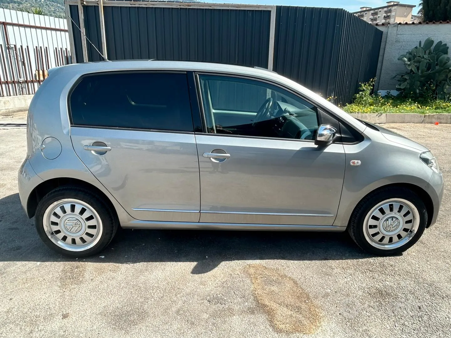 Volkswagen Up 2013 photo 4