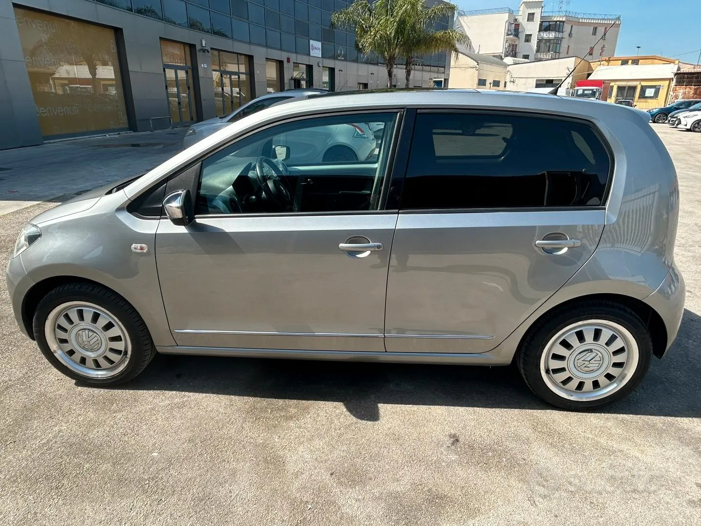 Volkswagen Up 2013 photo 3