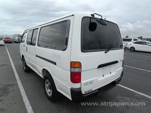 Toyota Regius Ace 2000 photo 3
