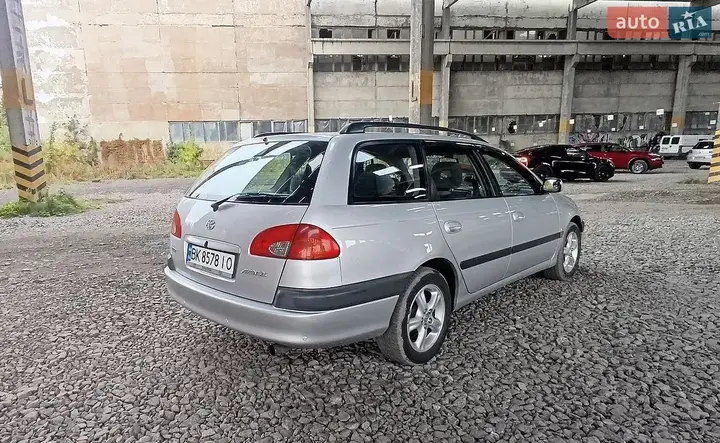 Toyota Avensis 2001 photo 5