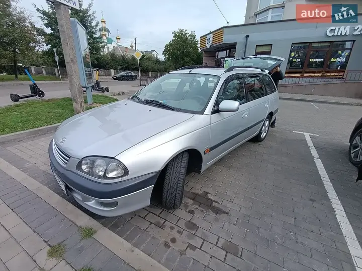 Toyota Avensis 2001 photo 3