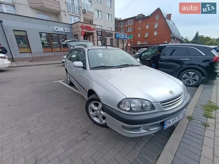Toyota Avensis 2001 photo 2