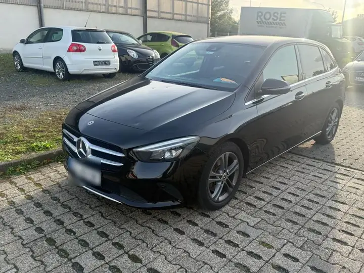 Mercedes-Benz B 220