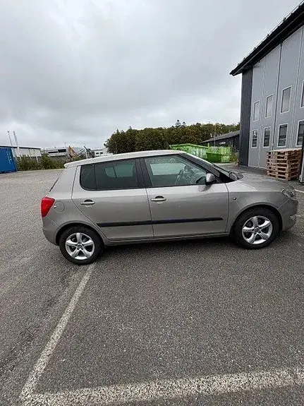Skoda Fabia 2012 photo 3