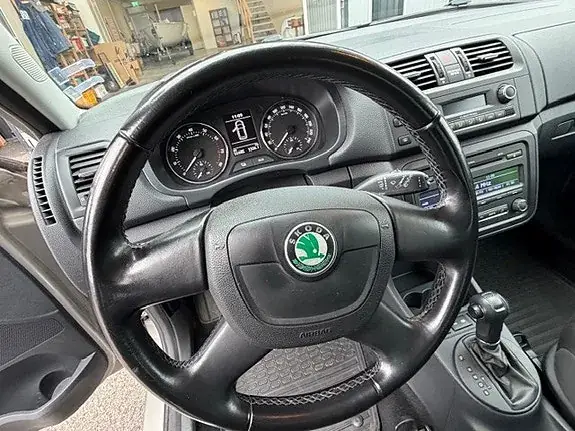 Skoda Fabia 2012 photo 4