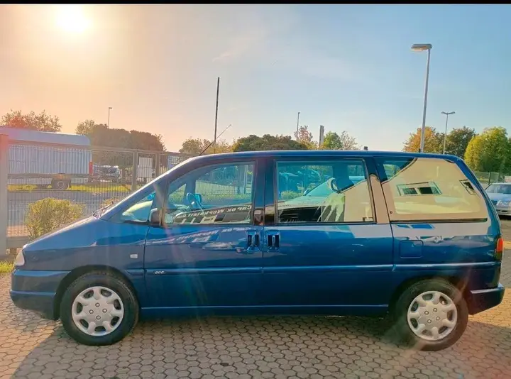 Peugeot 806