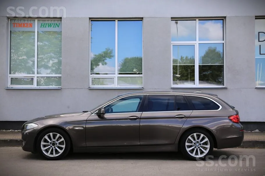 BMW 520 2011 photo 2