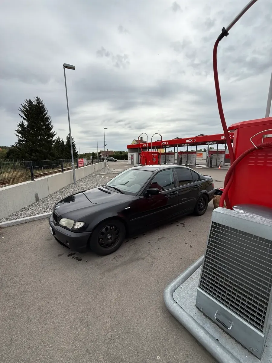 BMW 3 Series 2004 photo 2