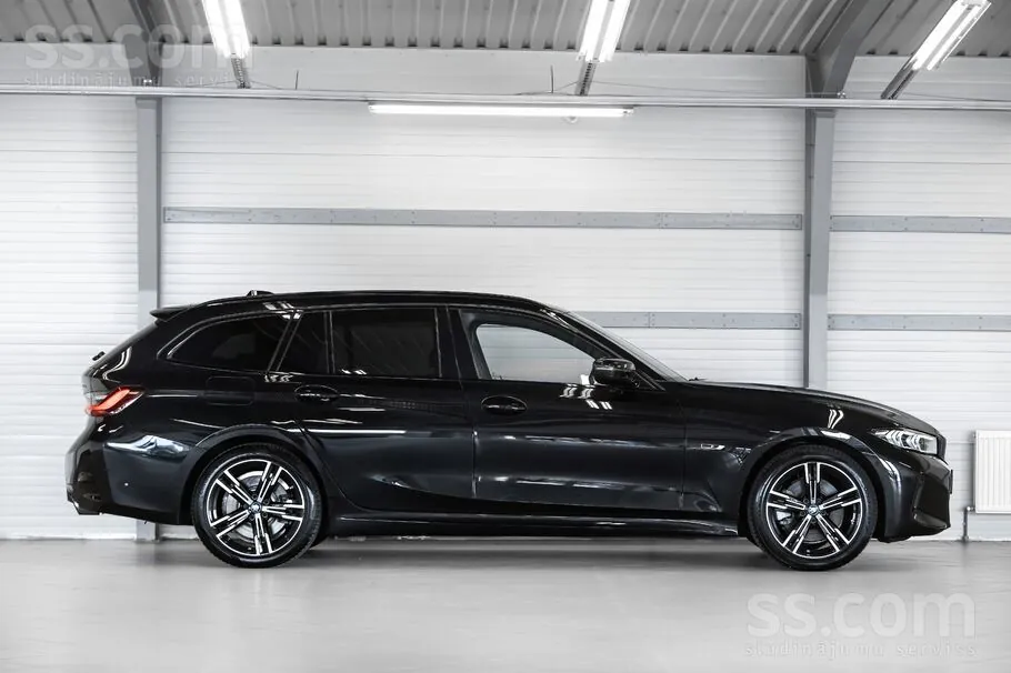 BMW 330E 2023 photo 4