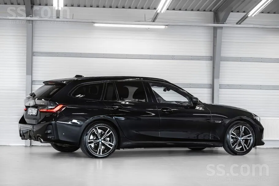 BMW 330E 2023 photo 3