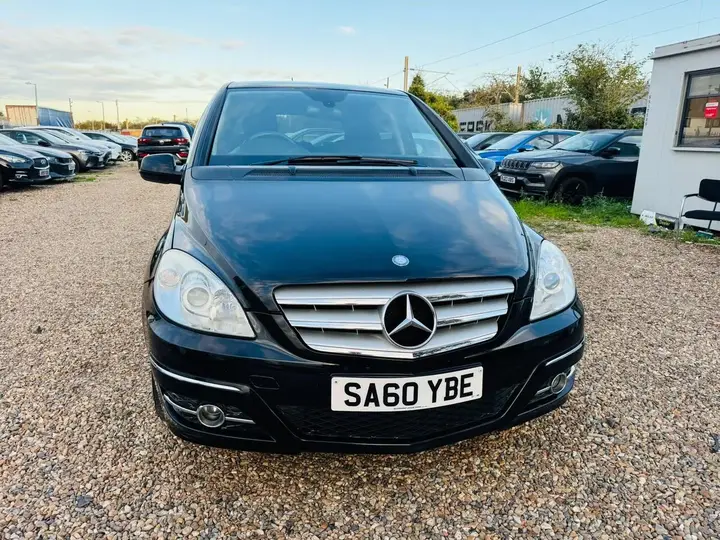 Mercedes-Benz B-Class 2010 photo 2