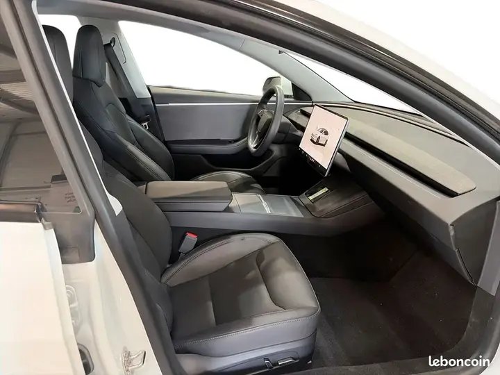 Tesla Model 3 2024 photo 4