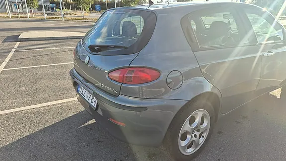 Alfa Romeo 147 2004 photo 3