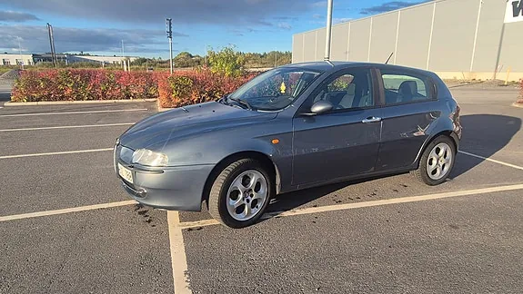 Alfa Romeo 147 2004 photo 2
