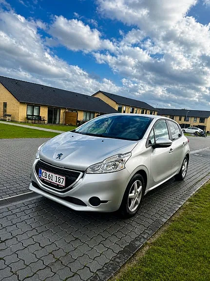 Peugeot 208 2015 photo 2