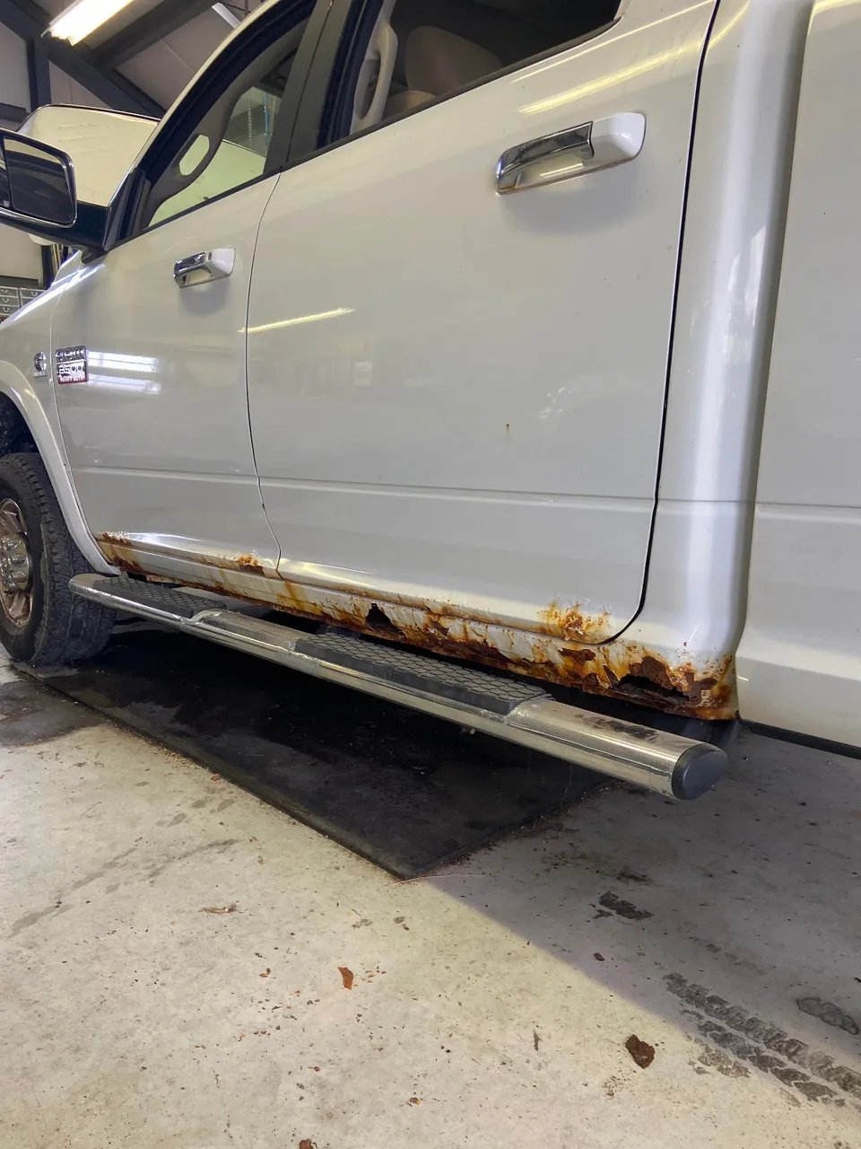Dodge Ram 3500 Laramie 2010 photo 5