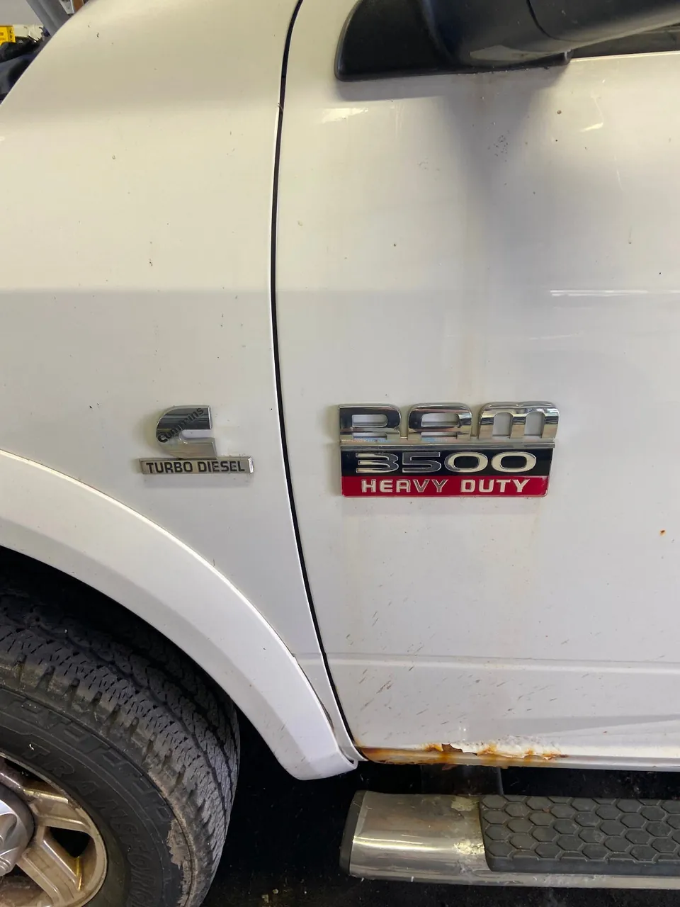Dodge Ram 3500 Laramie 2010 photo 4