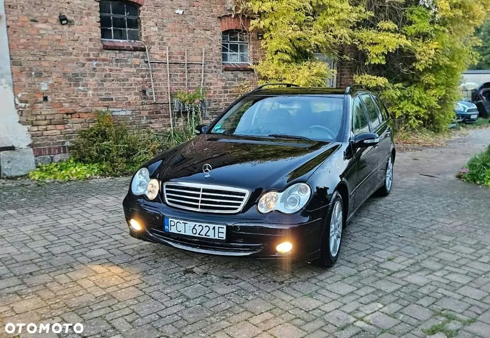 Mercedes-Benz C-Class 2006 photo 2