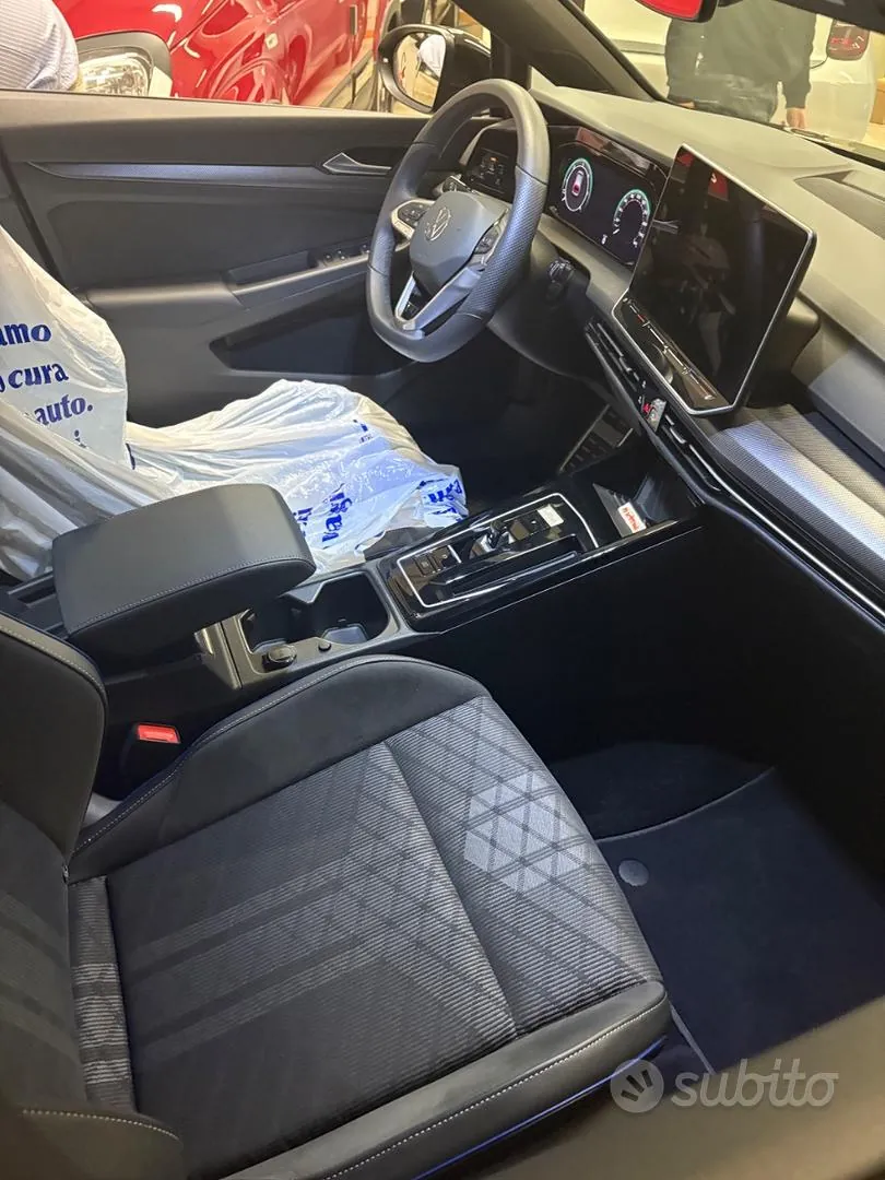 Volkswagen Golf 2024 photo 3