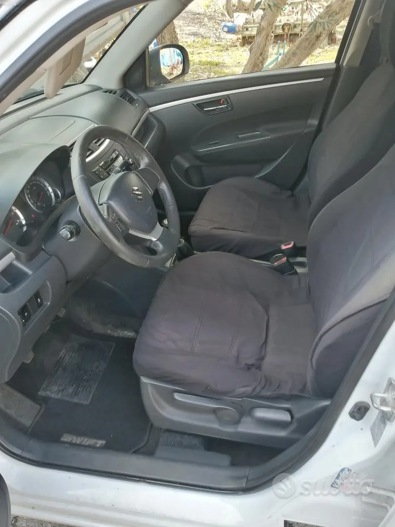 Suzuki Swift 2012 photo 5