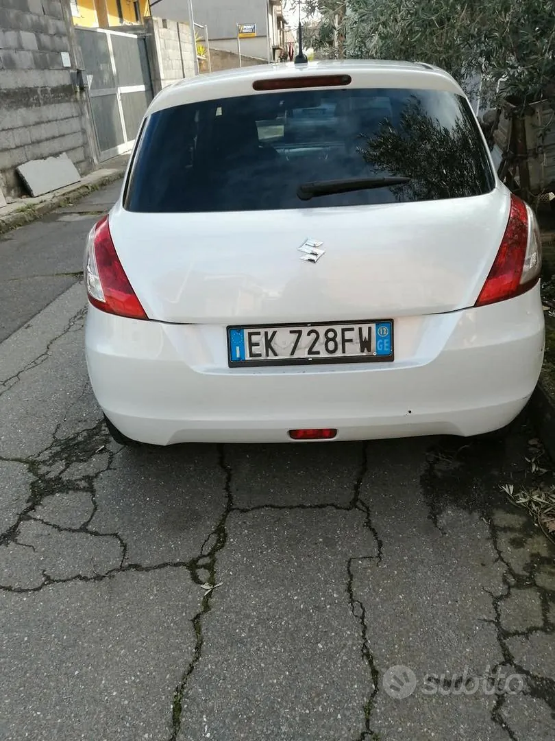 Suzuki Swift 2012 photo 3